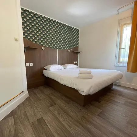 Kyriad Direct Val De Reuil Hotel