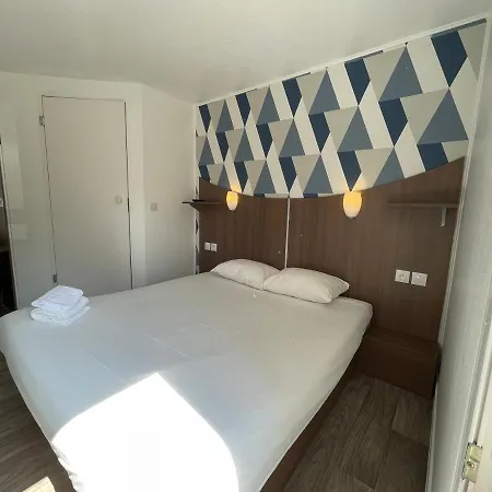 Hotel Kyriad Direct Val De Reuil