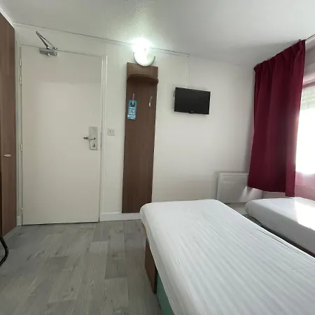 Hotel Kyriad Direct Val De Reuil 2*