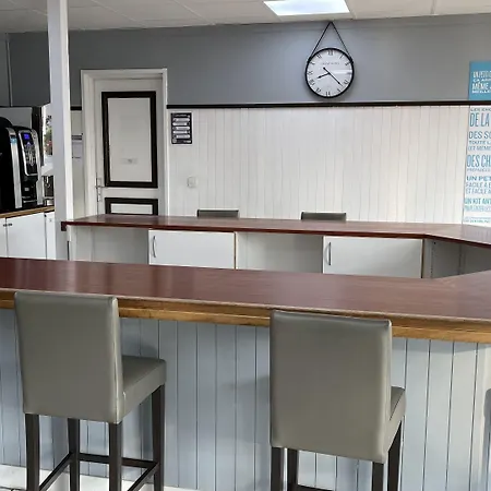 Kyriad Direct Val De Reuil 瓦勒德勒伊