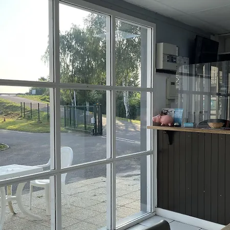 Kyriad Direct Val De Reuil 酒店