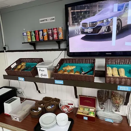 Kyriad Direct Val De Reuil 2* 瓦勒德勒伊