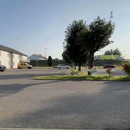 Kyriad Direct Val De Reuil Hotel 2*