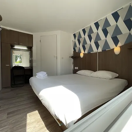 Kyriad Direct Val De Reuil Hotel 2*