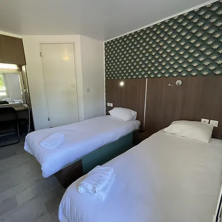 Kyriad Direct Val De Reuil Hotel