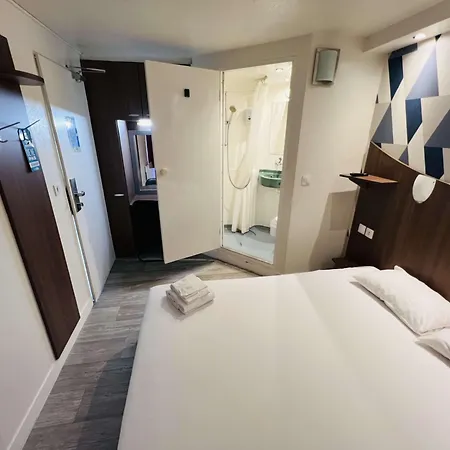 Kyriad Direct Val De Reuil Hotel 2*