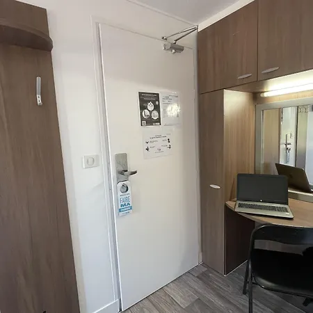 Hotel Kyriad Direct Val De Reuil