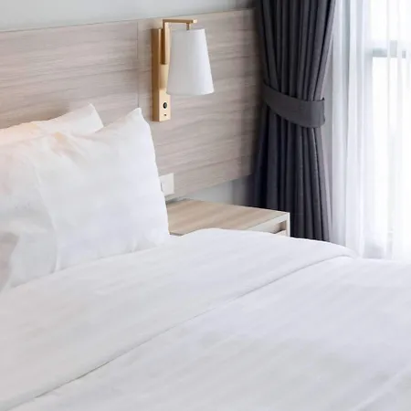 Kyriad Direct Val De Reuil Hotel