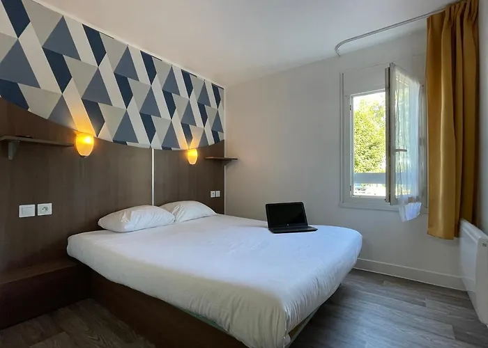 Hotel Kyriad Direct Val De Reuil