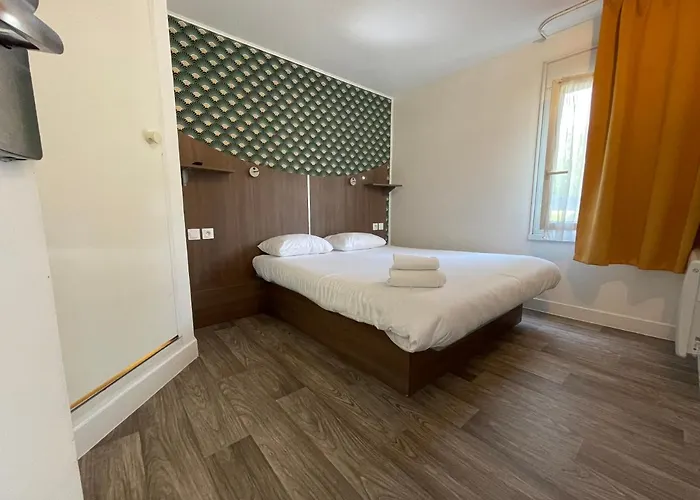 Kyriad Direct Val De Reuil Hotel