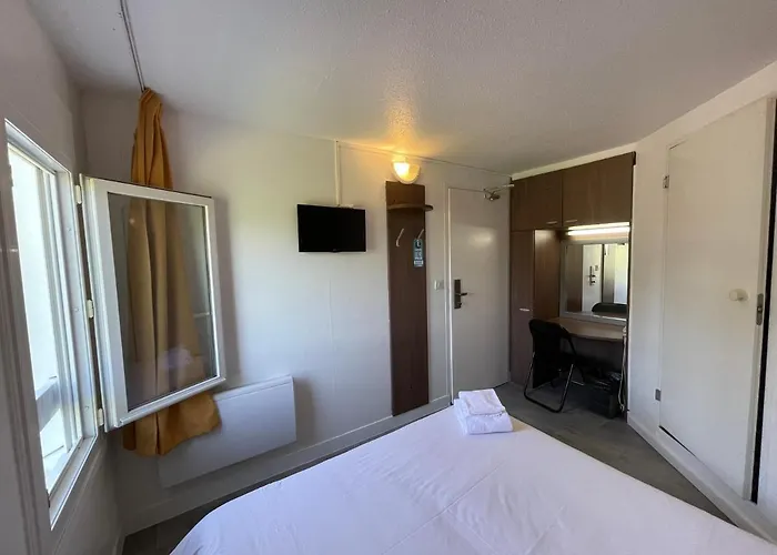 Kyriad Direct Val De Reuil 2*