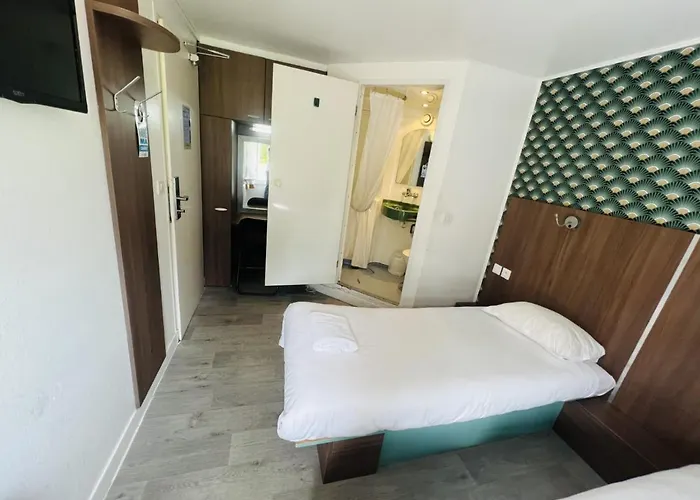 Kyriad Direct Val De Reuil