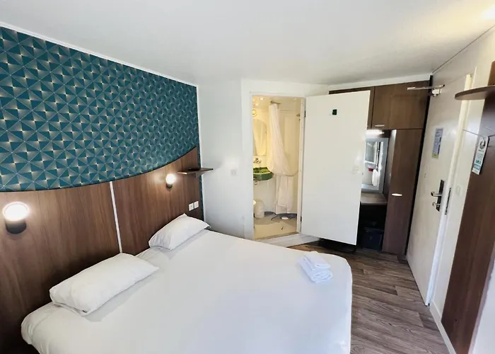 Hotel Kyriad Direct Val De Reuil 2*