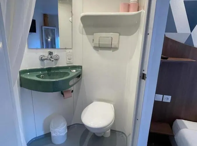 Kyriad Direct Val De Reuil