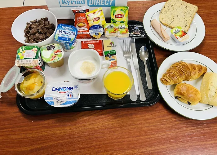 Kyriad Direct Val De Reuil Hotel