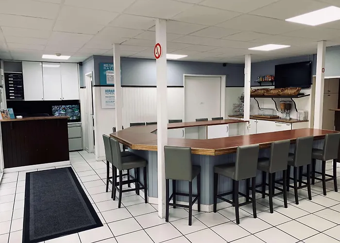 Kyriad Direct Val De Reuil Hotel 2*