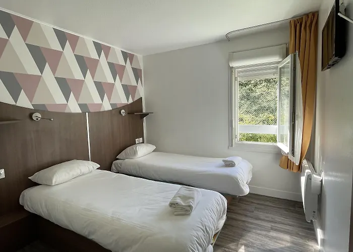 Kyriad Direct Val De Reuil Hotel