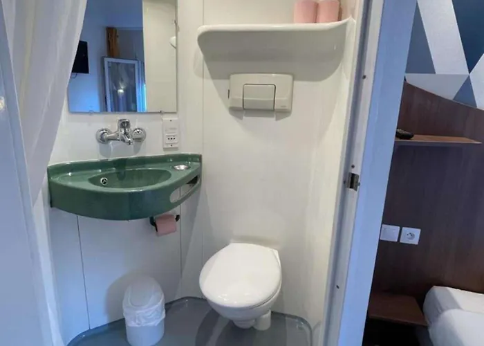 Kyriad Direct Val De Reuil 2*