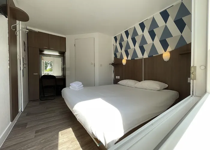 Kyriad Direct Val De Reuil Hotel 2*