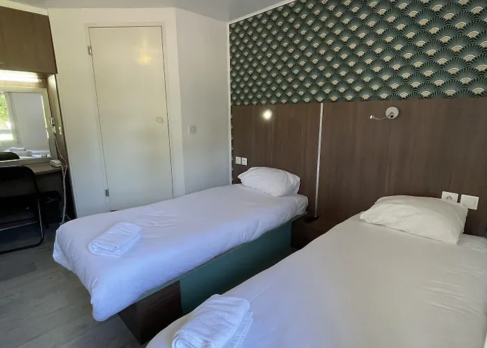 Kyriad Direct Val De Reuil Hotel